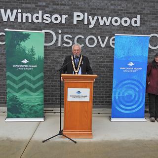 The major of Nanaimo speaking at the world's largest Nanaimo bar event.