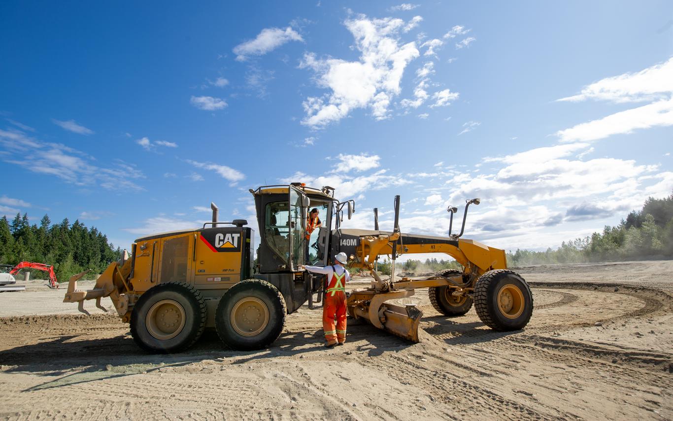 VIU HEO student learns from instructor